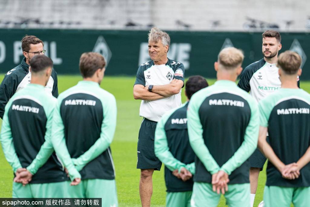 德甲球队不莱梅训练备战比赛
德甲球队不莱梅训练备战比赛